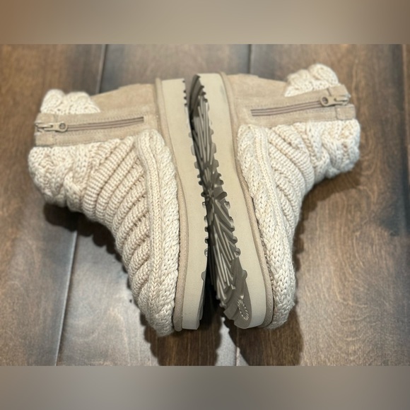 UGG Classic Mini Chunky Knit Boots NWOT - Picture 8 of 16